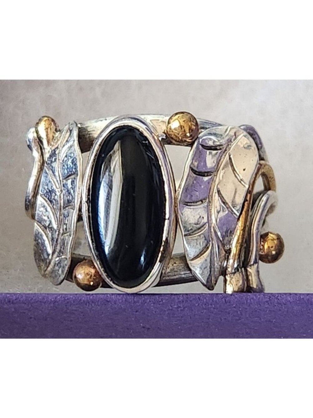 Ring Black Jade Silver Leaves Gold accents  Size 7 1/2  8.1 gr Stone 15 x 8 mm L